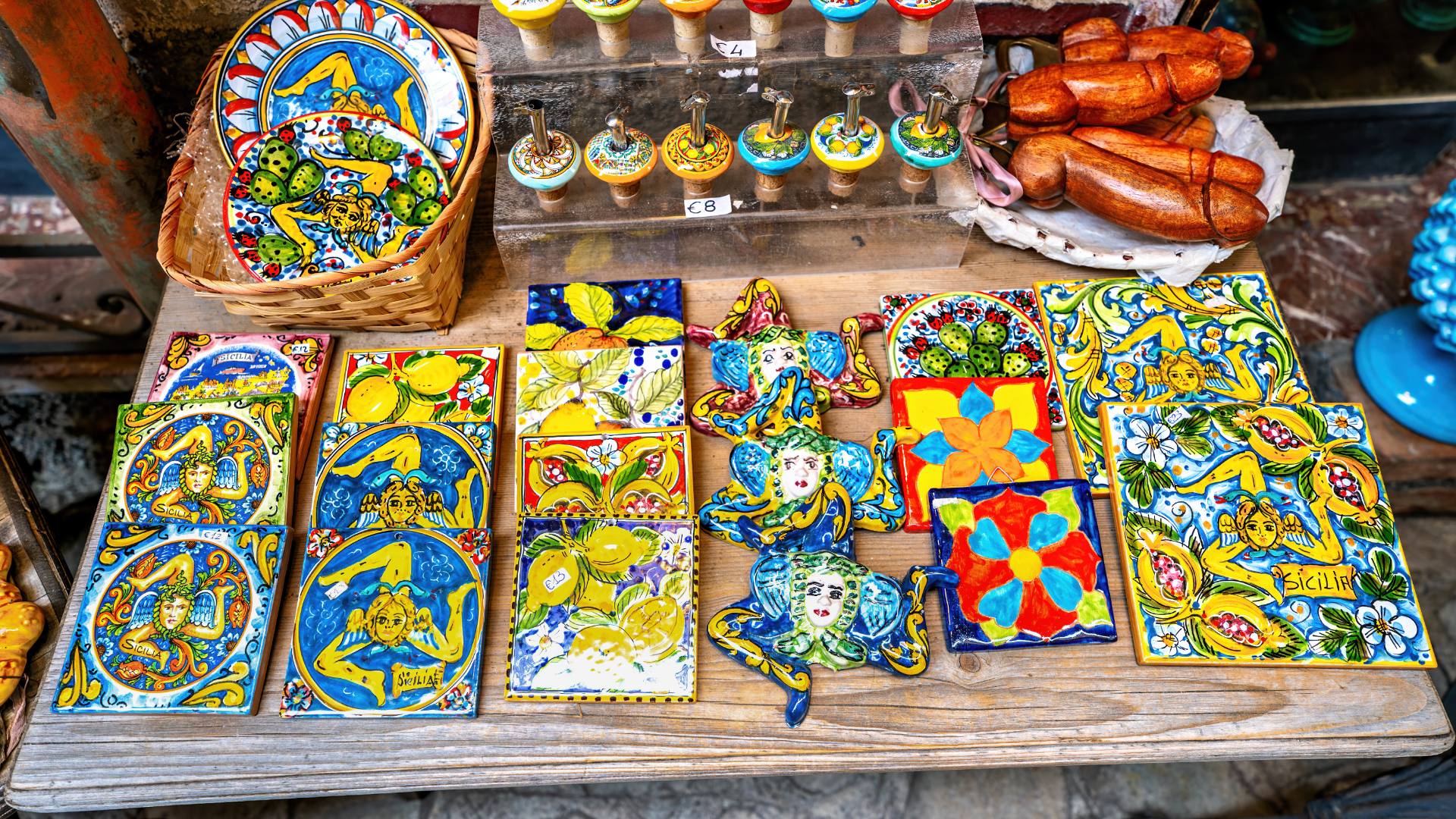 Souvenirladen in der Nähe der Piazza Chiesa Madre